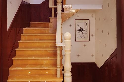 杭州中式别墅室内汉白玉石楼梯的定制安装装饰效果
